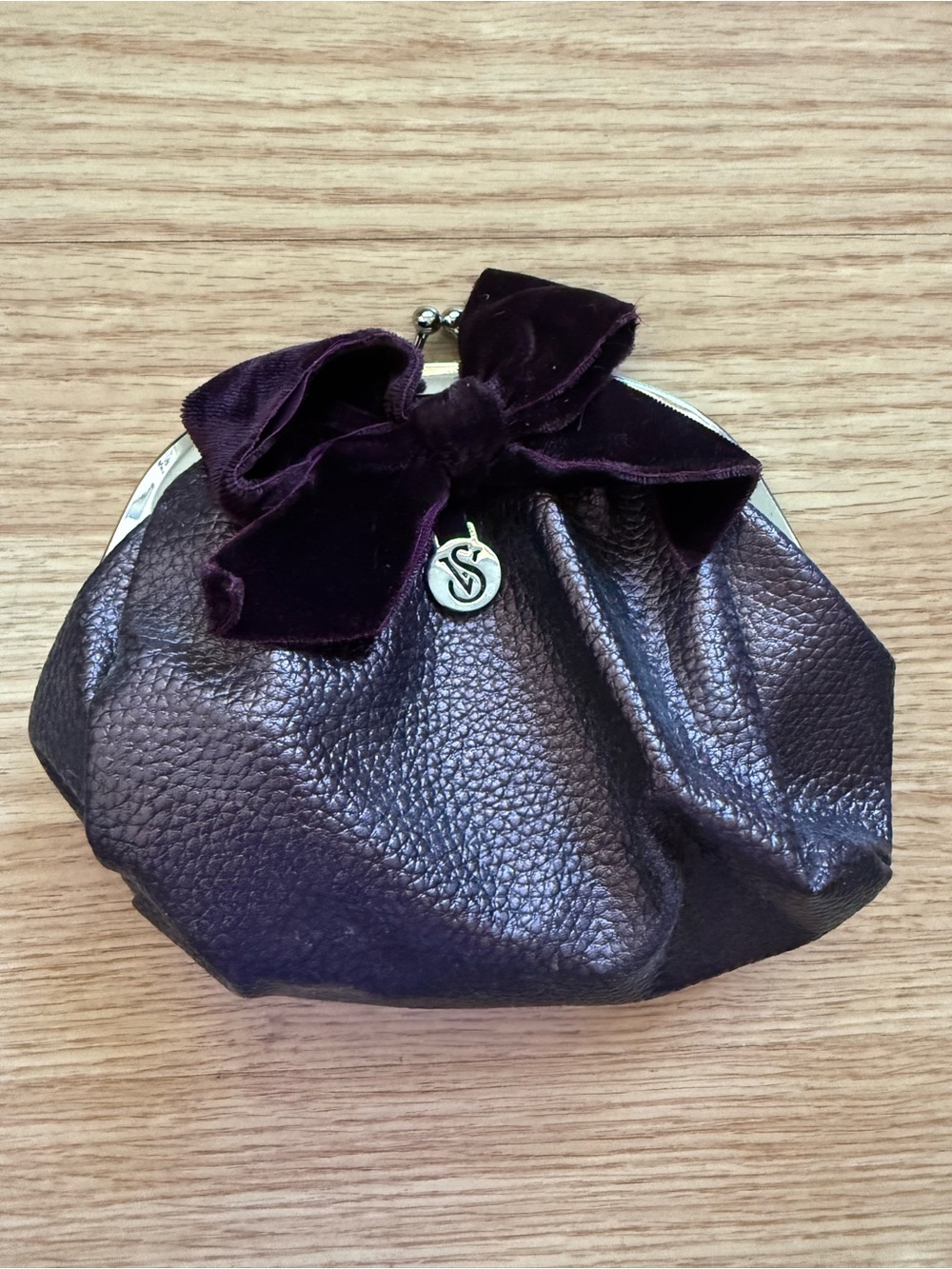 VTG Victoria’s Secret Amber Blackberry Velvet Bow Kiss Lock Cosmetic Pouch Bag